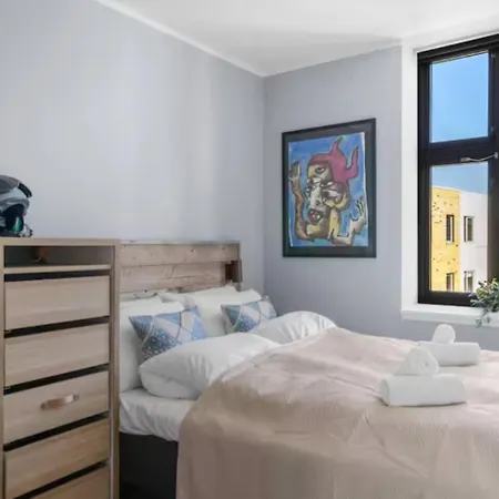 公寓 Flat W/ Balcony & Free Parking *