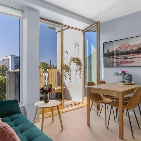 Flat W/ Balcony & Free Parking 公寓 奥斯陆