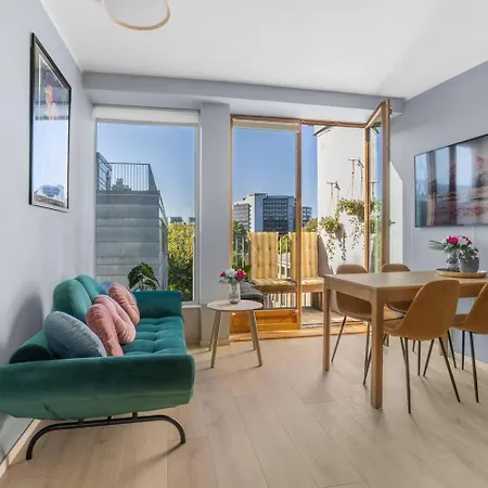 公寓 Flat W/ Balcony & Free Parking