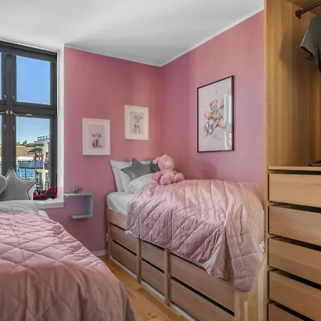 Flat W/ Balcony & Free Parking Apartman *