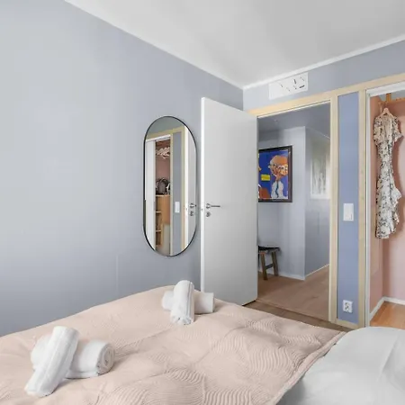 Flat W/ Balcony & Free Parking Apartman *