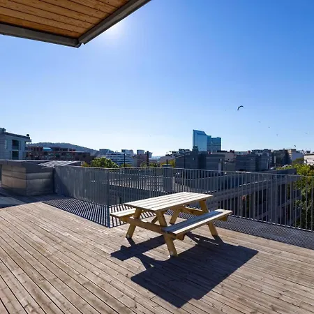 公寓 Flat W/ Balcony & Free Parking *