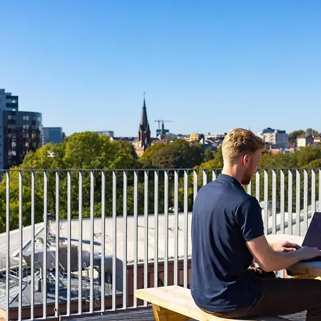 Flat W/ Balcony & Free Parking