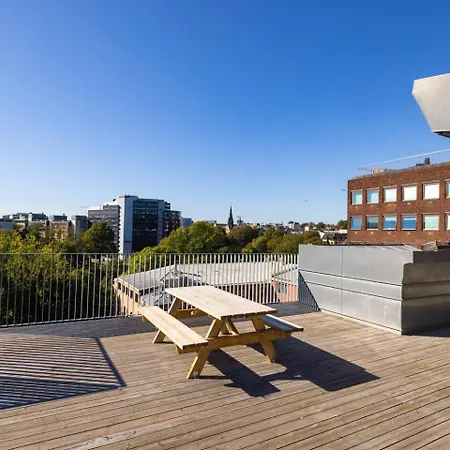 Flat W/ Balcony & Free Parking *